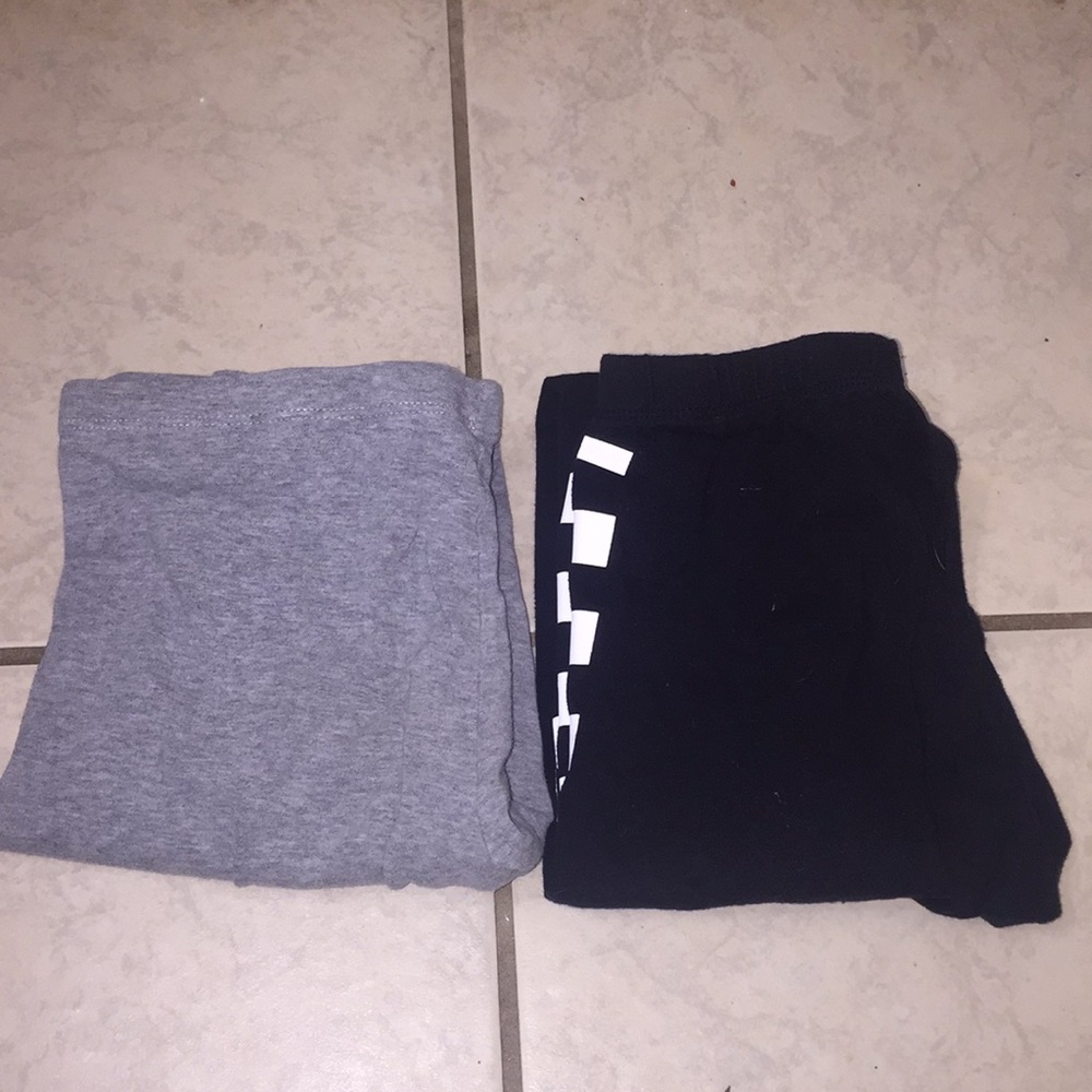 2 pairs of leggings